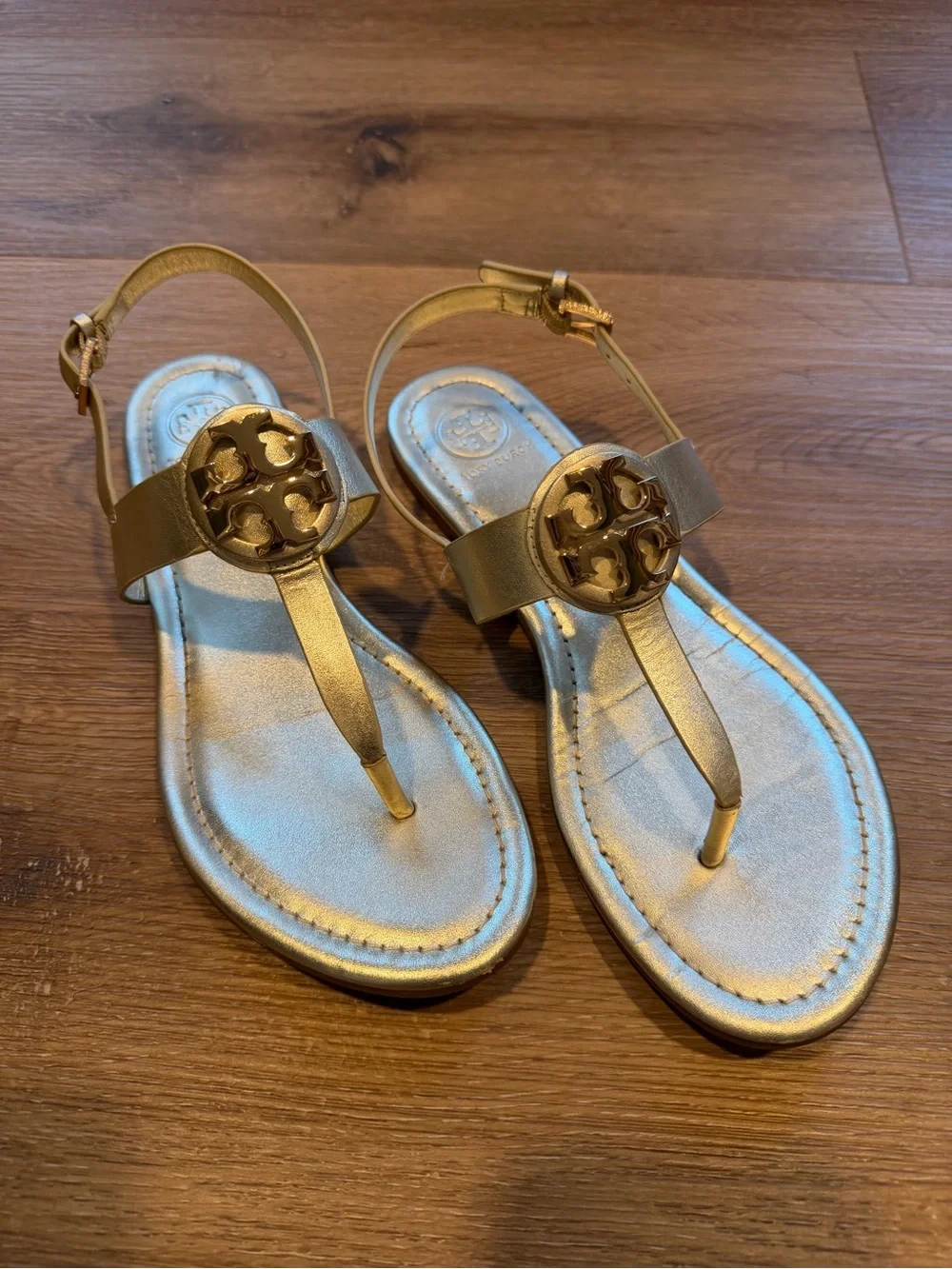 Tory Burch Metallic Gold Logo Thong Sandals - Picture 2 of 13